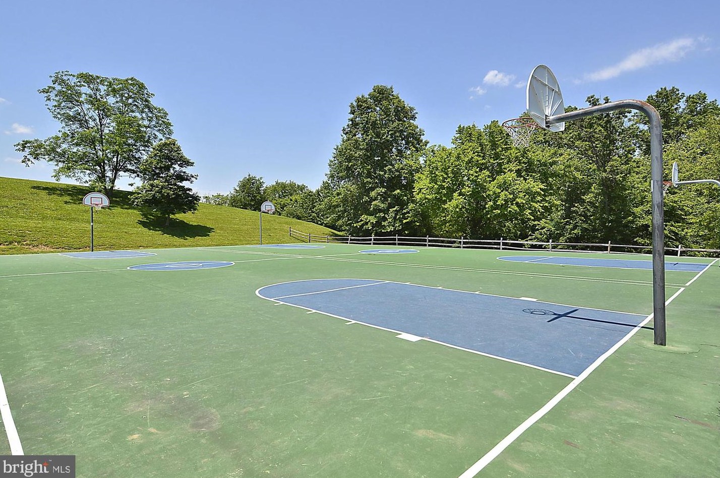 6 Prescott Ct, Dulles VA  20165-6217 exterior