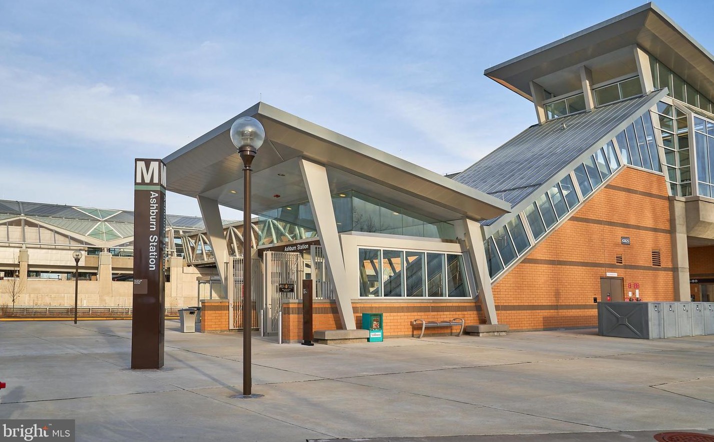 43522 Centergate Dr, Ashburn VA  20148 exterior