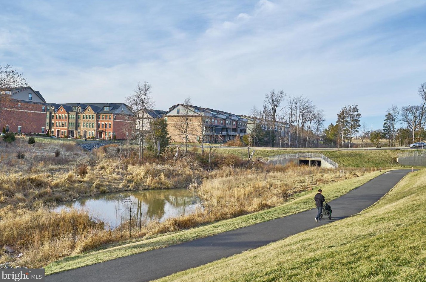 43522 Centergate Dr, Ashburn VA  20148 exterior