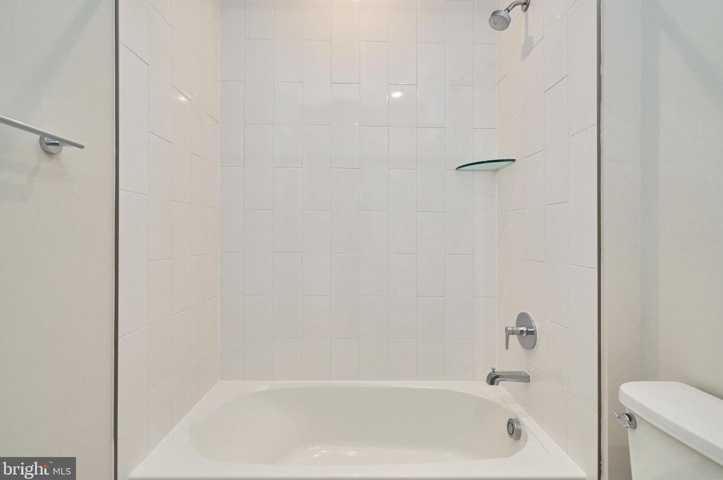 43522 Centergate Dr, Ashburn VA  20148 exterior