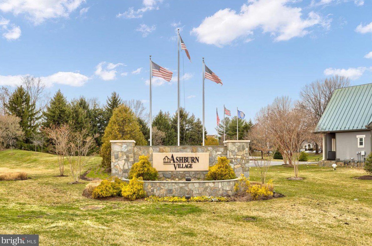 20579 Snowshoe Sq, Ashburn VA  20147-3963 exterior