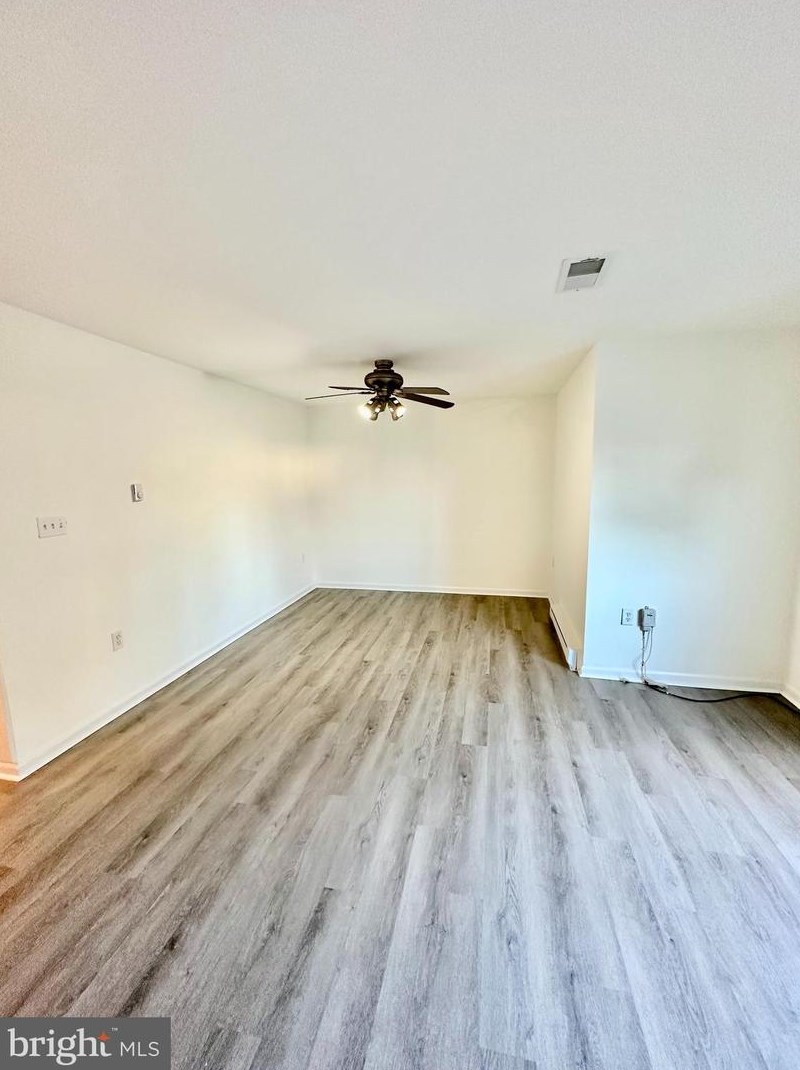 717 Colonial Ave, Dulles VA  20164-4205 exterior