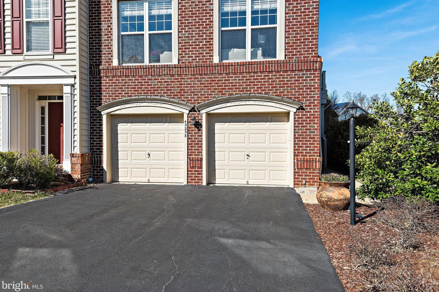 43238 Highgrove Ter, Ashburn VA  20148-5319 exterior