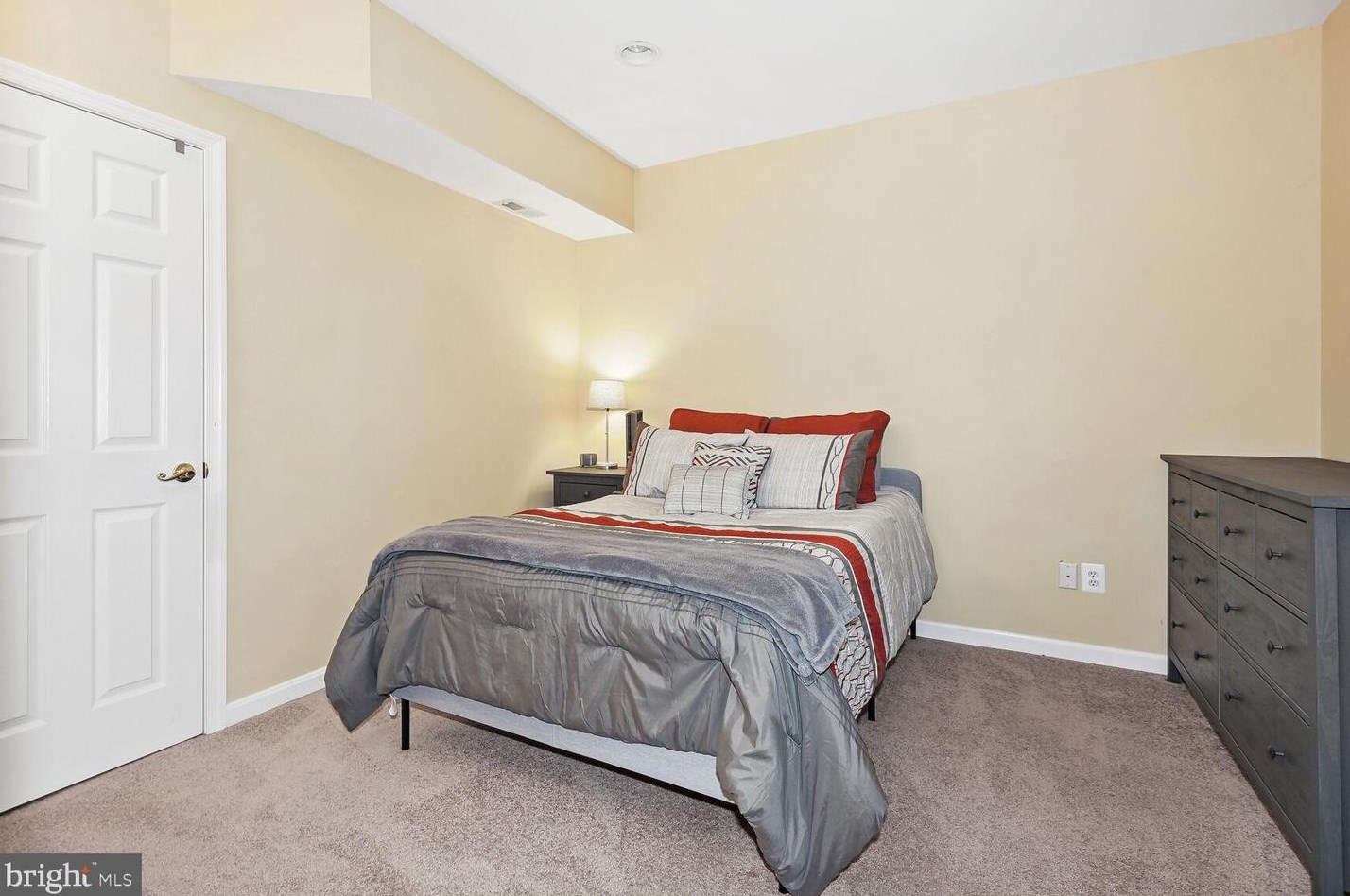 23972 Deep Hollow Ln, Stone Ridge VA  20105-2120 exterior