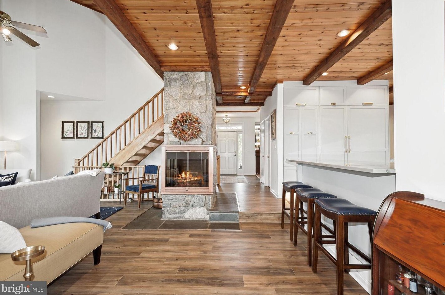 23972 Deep Hollow Ln, Stone Ridge VA  20105-2120 exterior