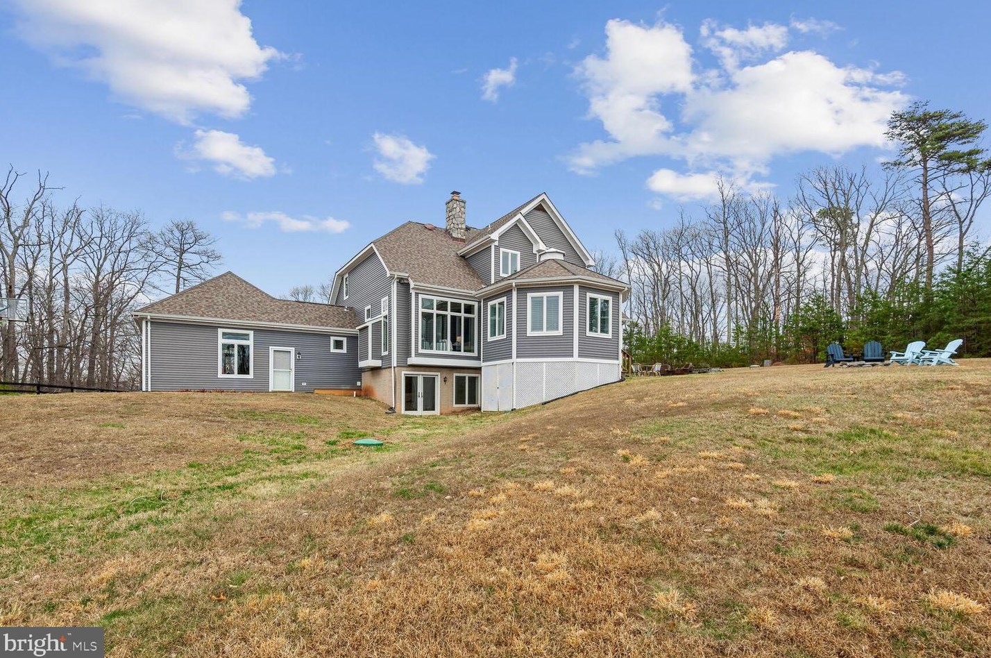 23972 Deep Hollow Ln, Stone Ridge VA  20105-2120 exterior