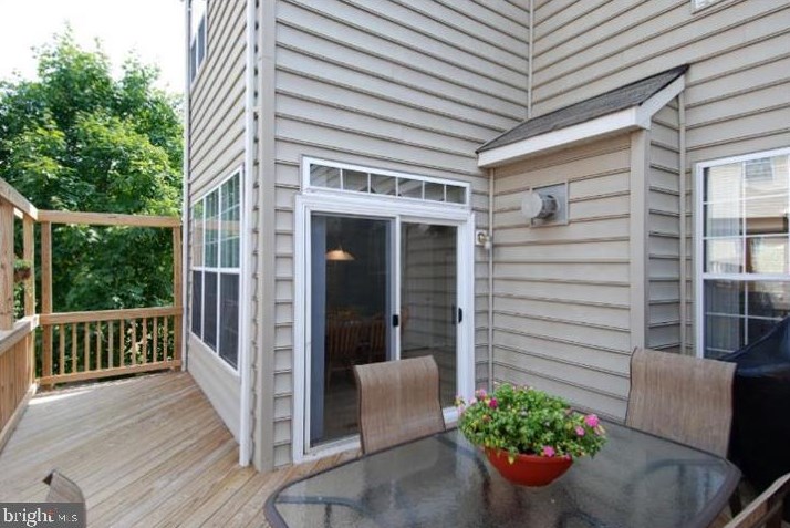 20844 Miranda Falls Sq, Dulles VA  20165-2482 exterior