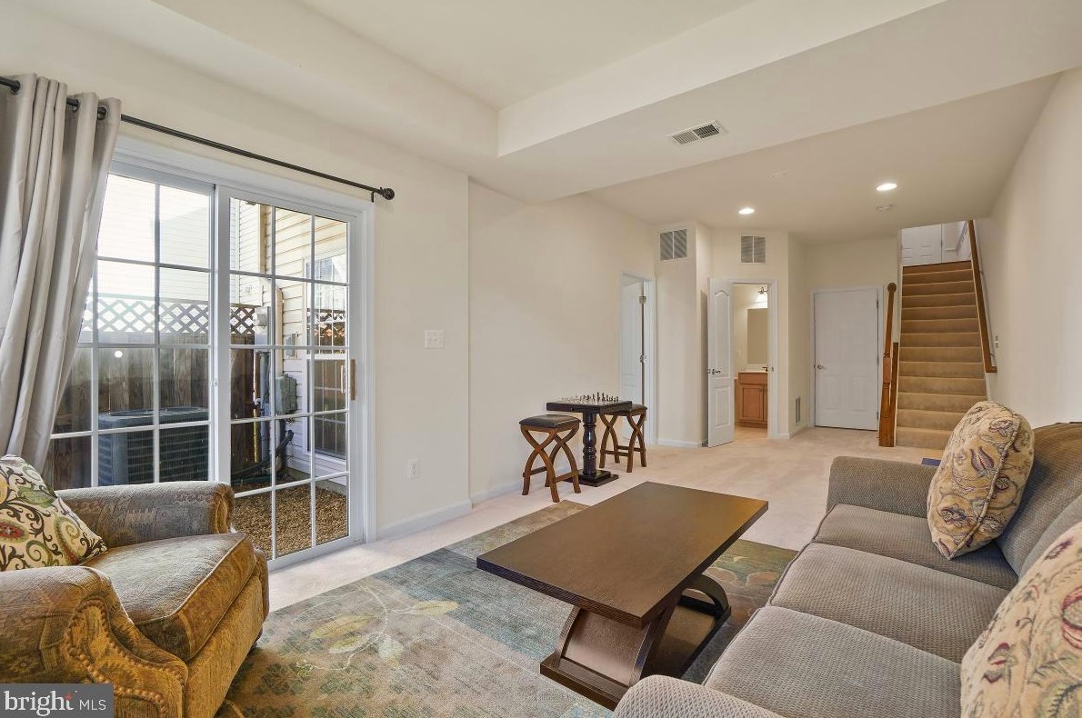 25129 Cutgrass Ter, Stone Ridge VA 20105-5639 exterior