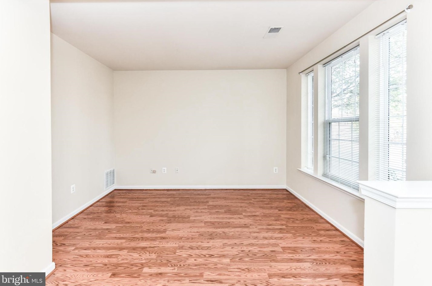 46204 Walpole Ter, Dulles VA  20165-8742 exterior