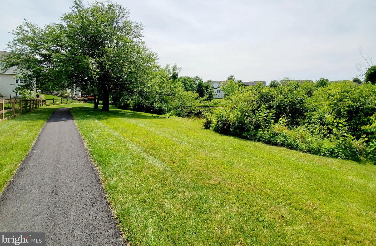 21740 Kings Crossing Ter, Ashburn VA  20147-4515 exterior