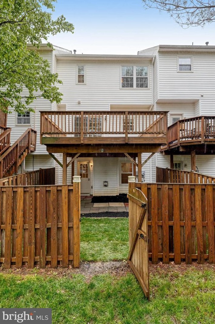 21740 Kings Crossing Ter, Ashburn VA  20147-4515 exterior