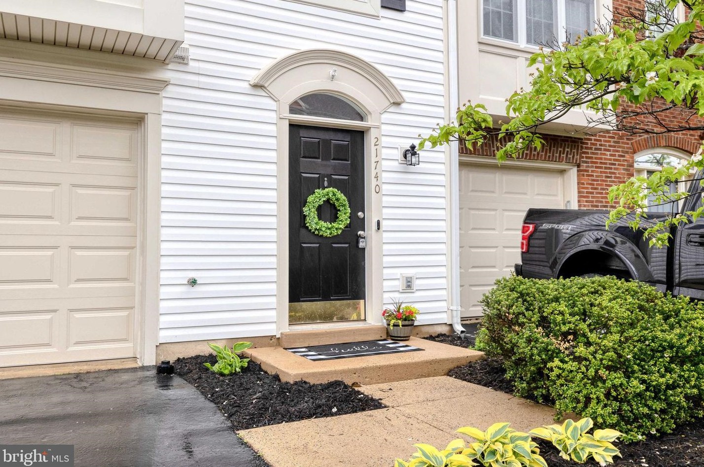 21740 Kings Crossing Ter, Ashburn VA  20147-4515 exterior