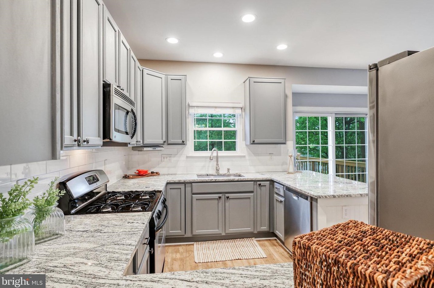 21740 Kings Crossing Ter, Ashburn VA  20147-4515 exterior