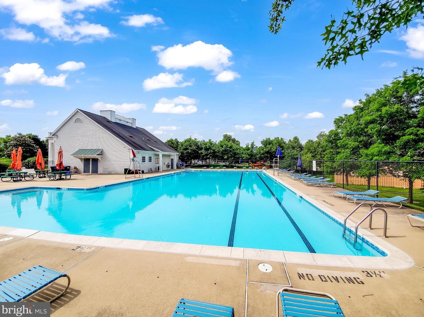 21740 Kings Crossing Ter, Ashburn VA  20147-4515 exterior