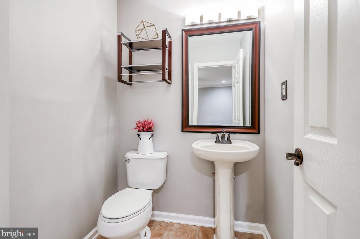 21740 Kings Crossing Ter, Ashburn VA  20147-4515 exterior