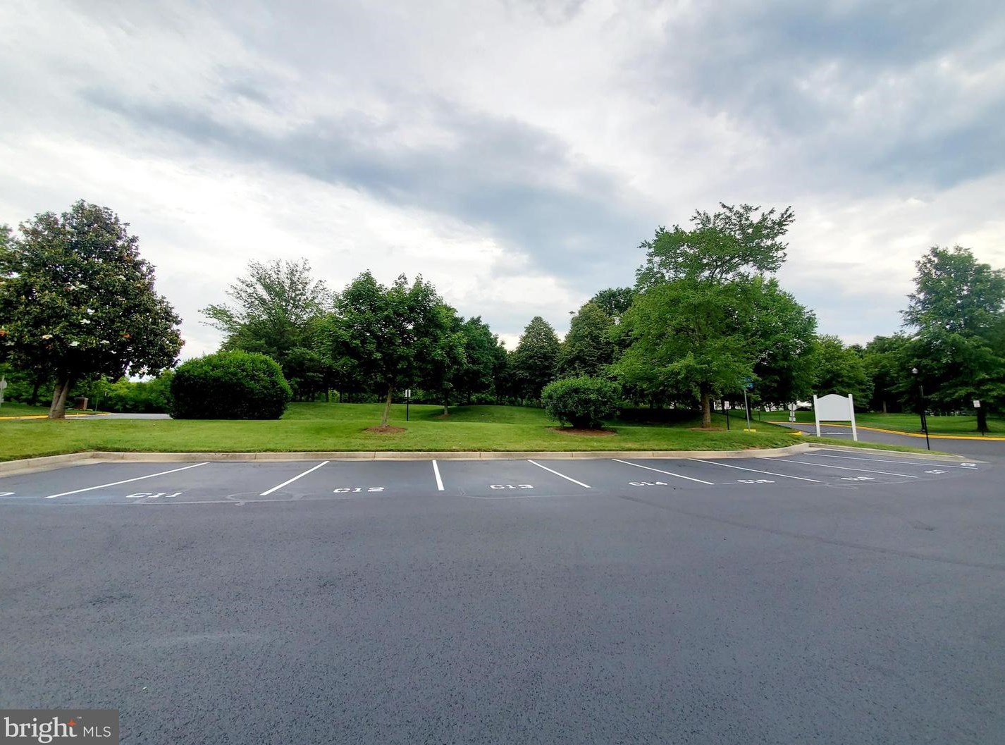 21740 Kings Crossing Ter, Ashburn VA  20147-4515 exterior