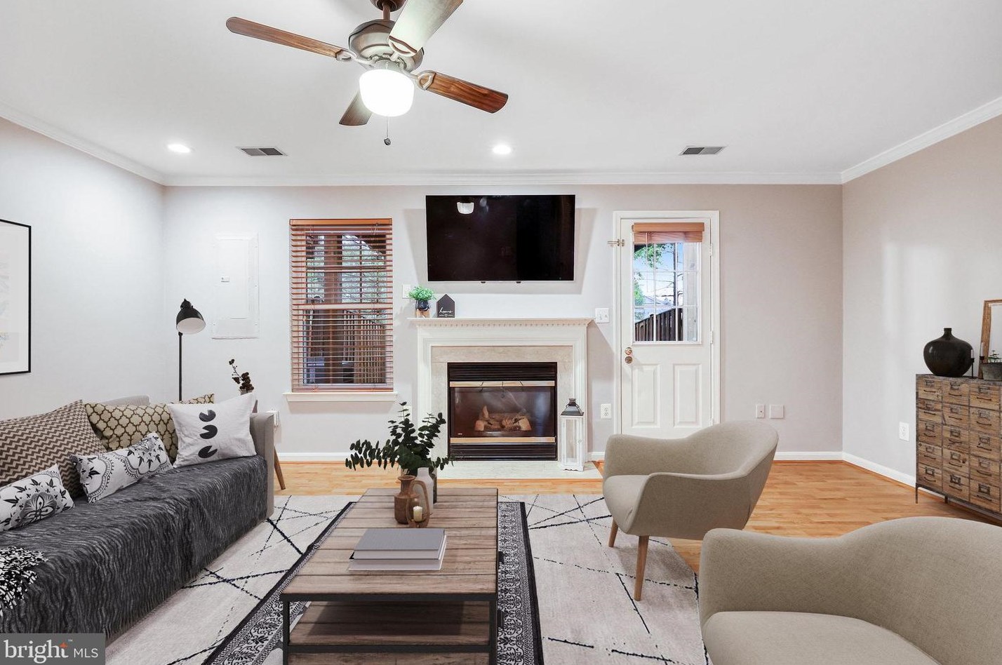 21740 Kings Crossing Ter, Ashburn VA  20147-4515 exterior