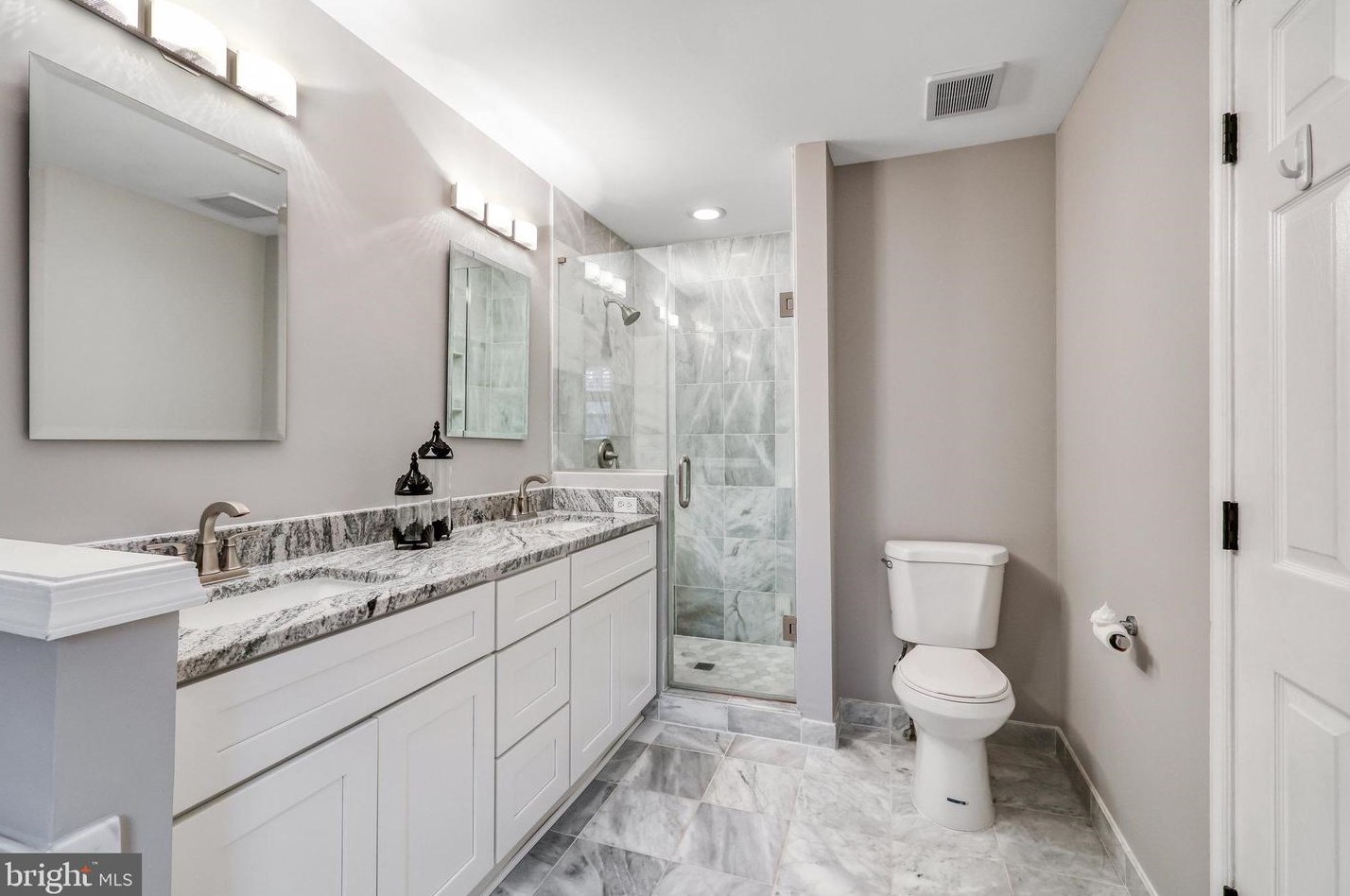 21740 Kings Crossing Ter, Ashburn VA  20147-4515 exterior