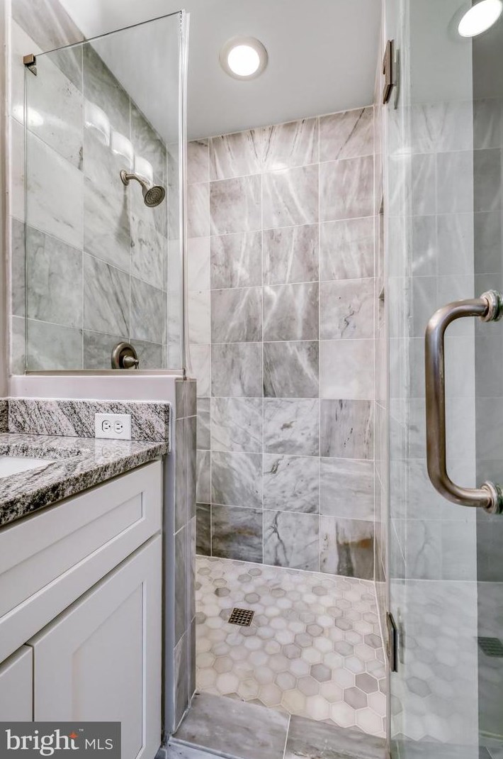 21740 Kings Crossing Ter, Ashburn VA  20147-4515 exterior