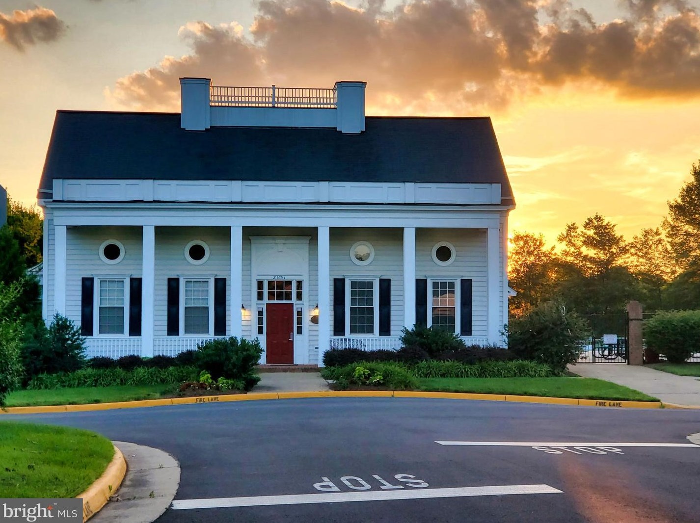 21740 Kings Crossing Ter, Ashburn VA  20147-4515 exterior