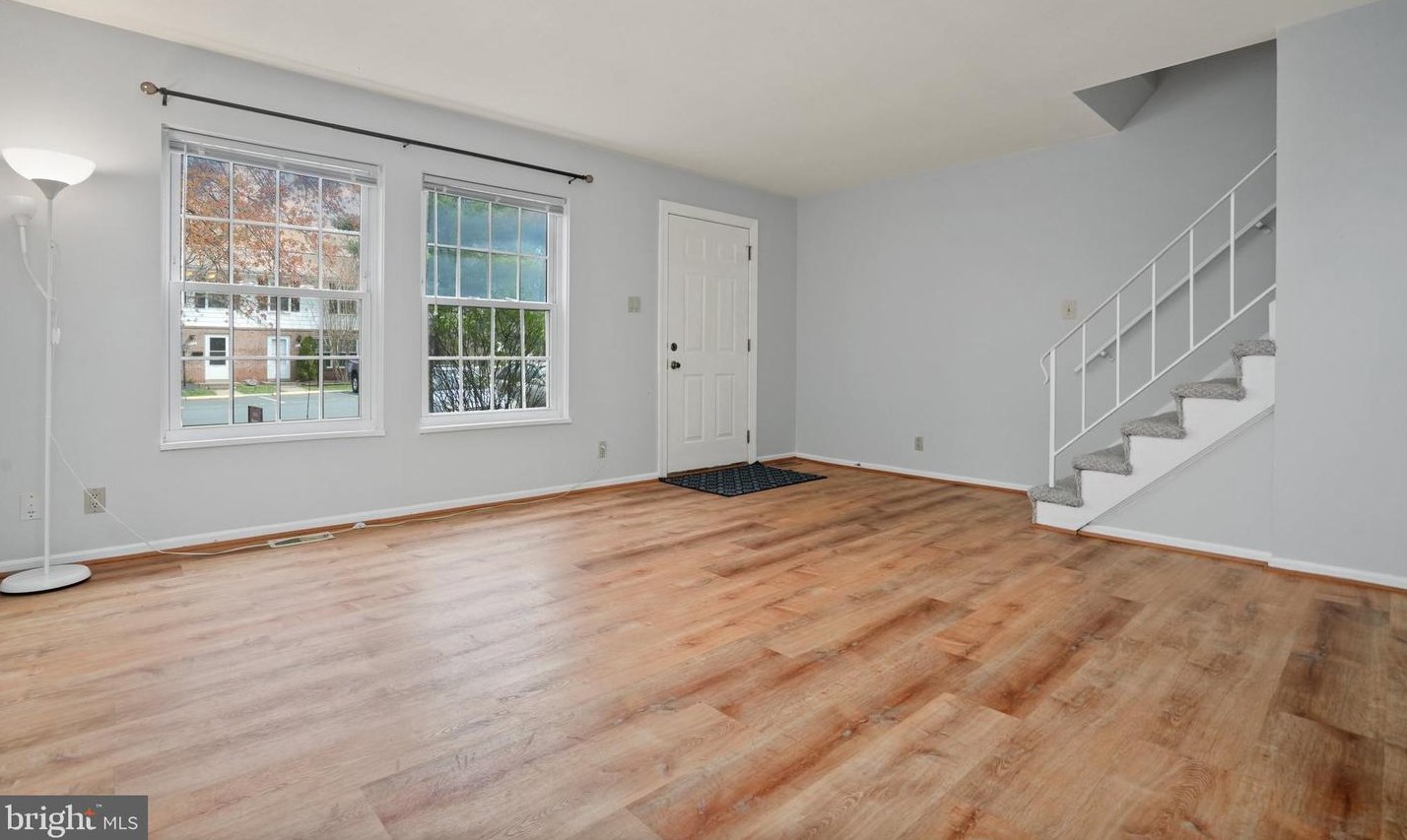 301 Cornell Dr, Dulles VA  20164-5426 exterior