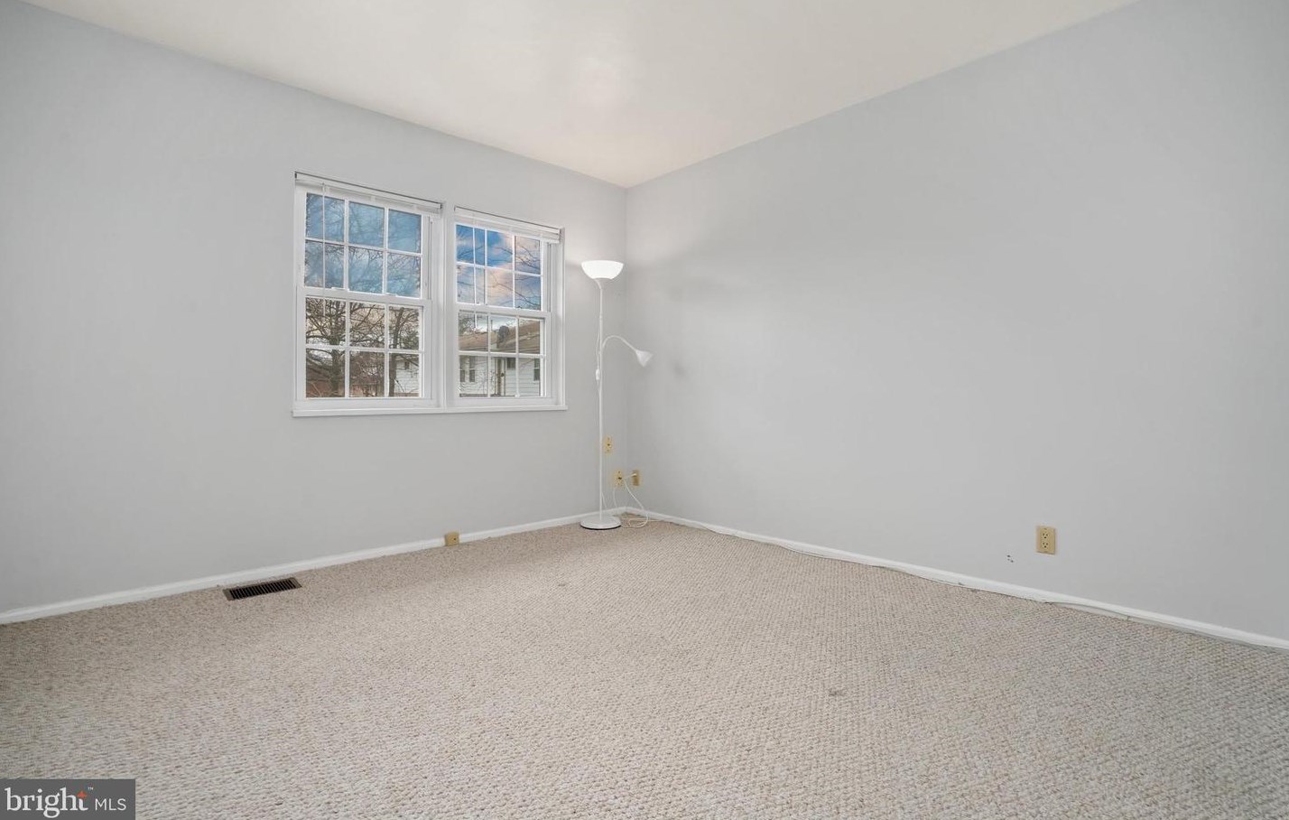 301 Cornell Dr, Dulles VA  20164-5426 exterior