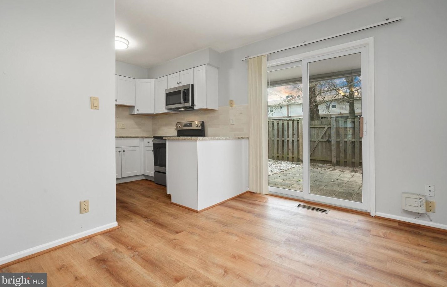 301 Cornell Dr, Dulles VA  20164-5426 exterior