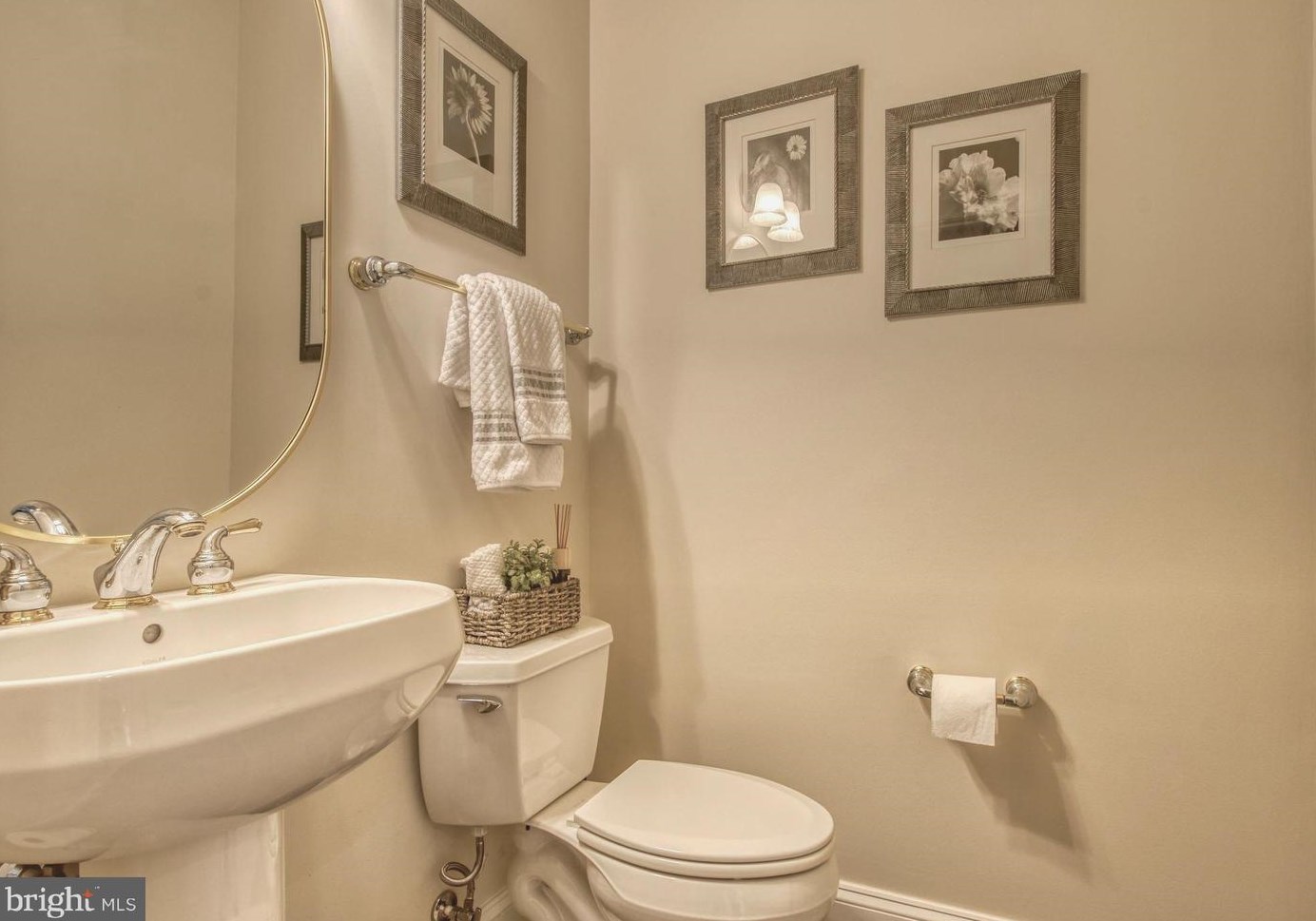 47640 Paulsen Sq, Dulles VA  20165-5193 exterior