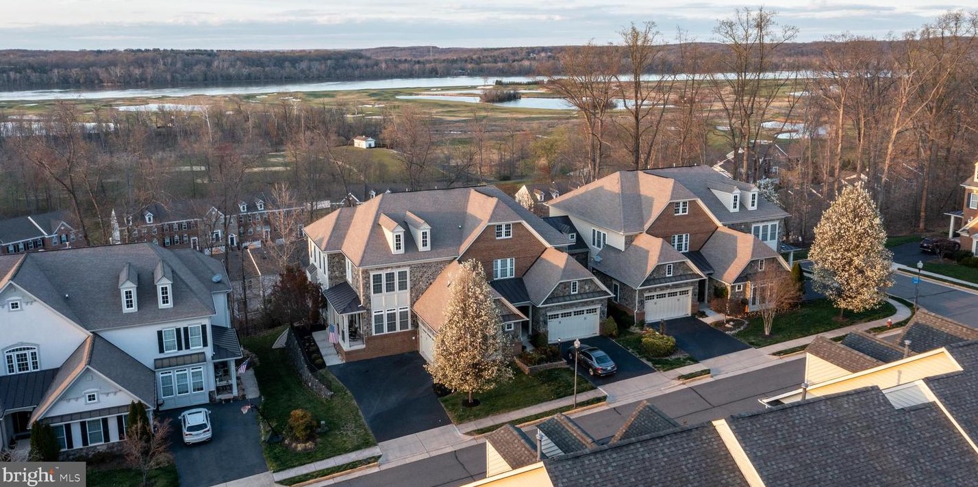 47640 Paulsen Sq, Dulles VA  20165-5193 exterior