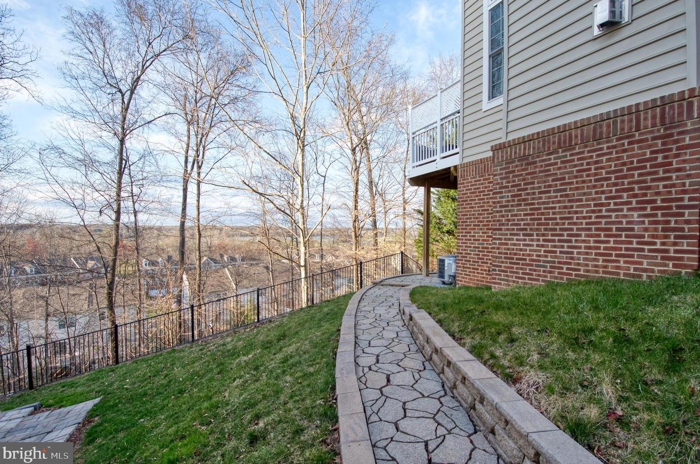 47640 Paulsen Sq, Dulles VA  20165-5193 exterior