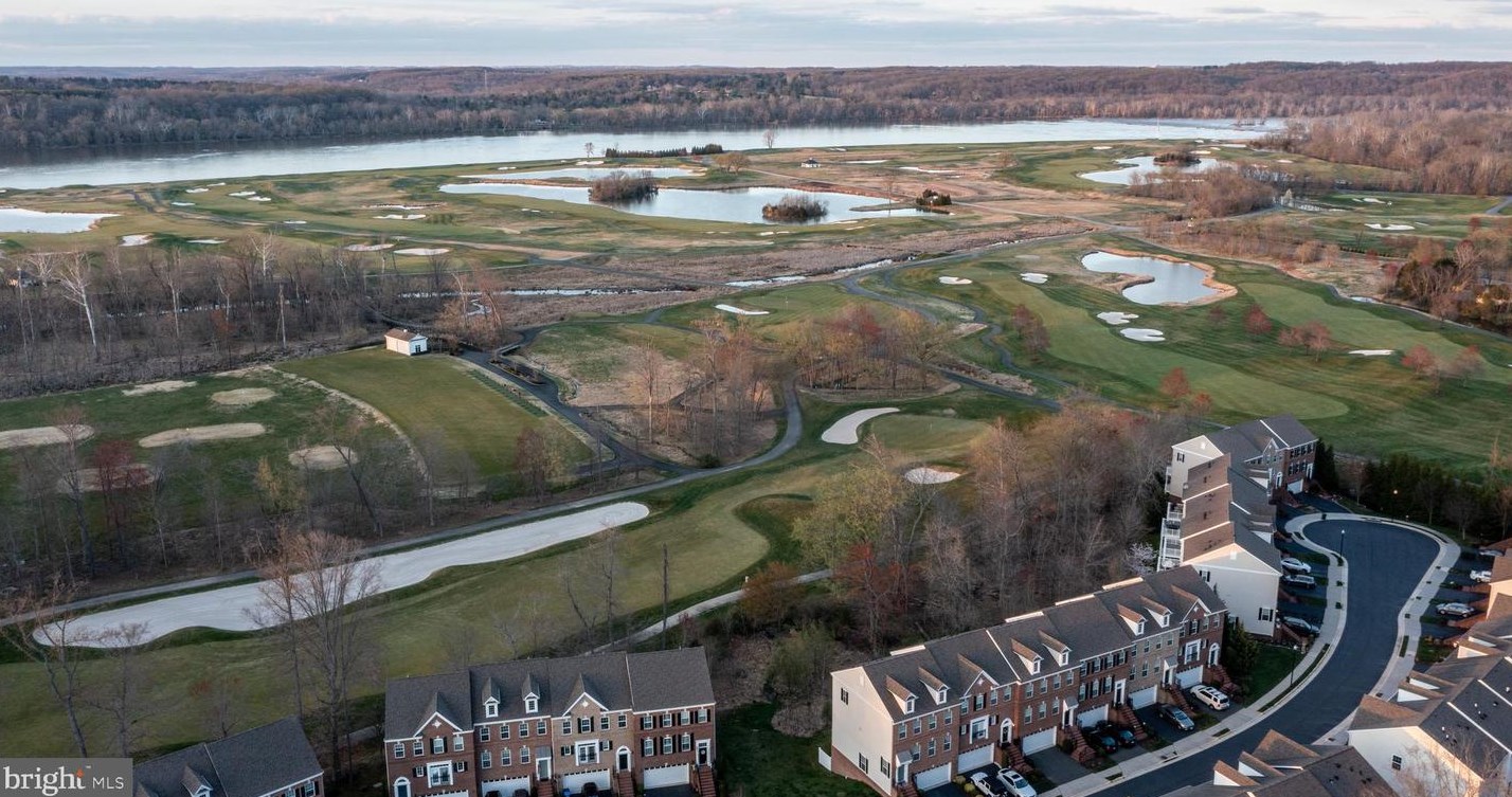 47640 Paulsen Sq, Dulles VA  20165-5193 exterior