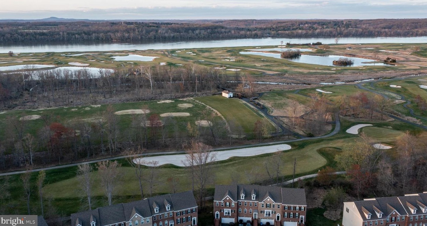 47640 Paulsen Sq, Dulles VA  20165-5193 exterior