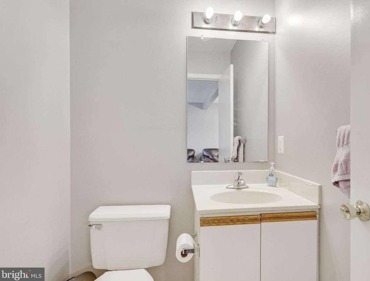 46665 Turnstone Sq, Sterling VA  20164-7025 exterior