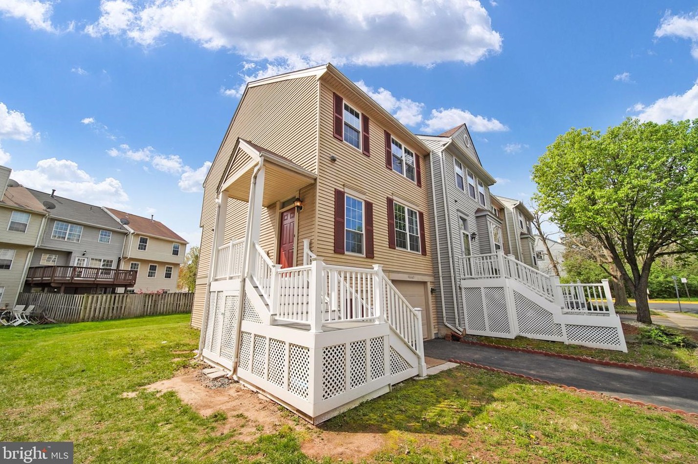 46665 Turnstone Sq, Sterling VA  20164-7025 exterior