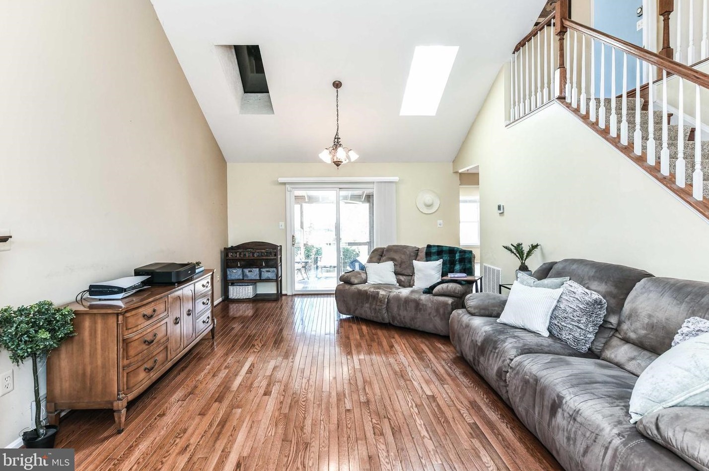 11 Mcpherson Cir, Dulles VA  20165-5758 exterior