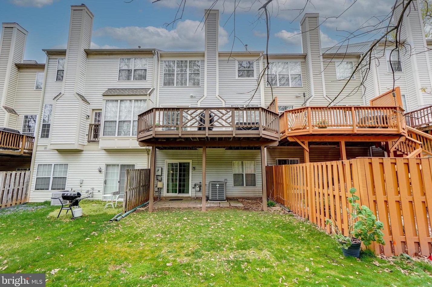 47625 Sandbank Sq, Dulles VA  20165-7465 exterior