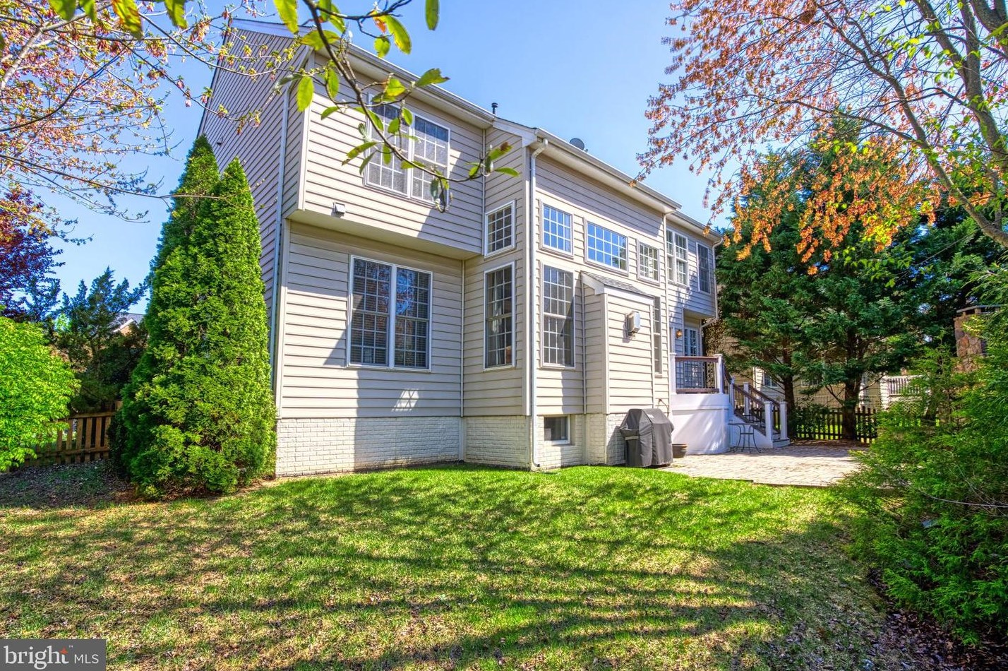 24765 Stone Pillar Dr, Stone Ridge VA  20105-2953 exterior