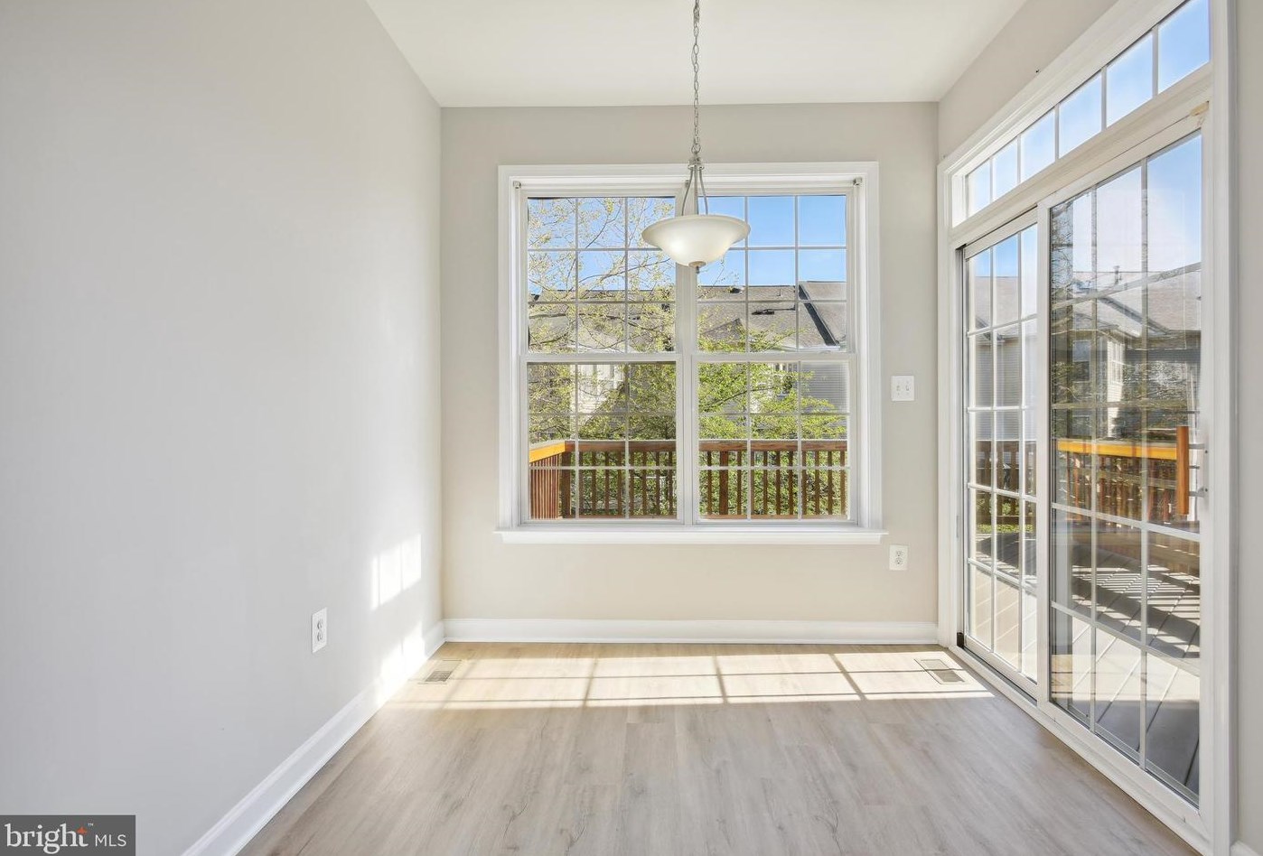 42489 Magellan Sq, Ashburn VA  20148-5609 exterior