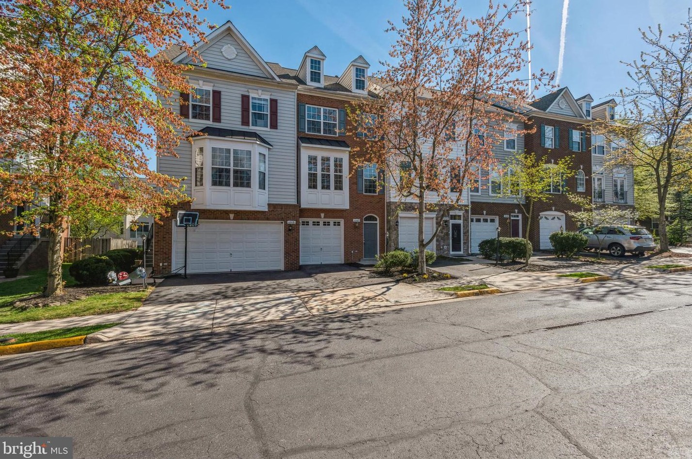 42489 Magellan Sq, Ashburn VA  20148-5609 exterior