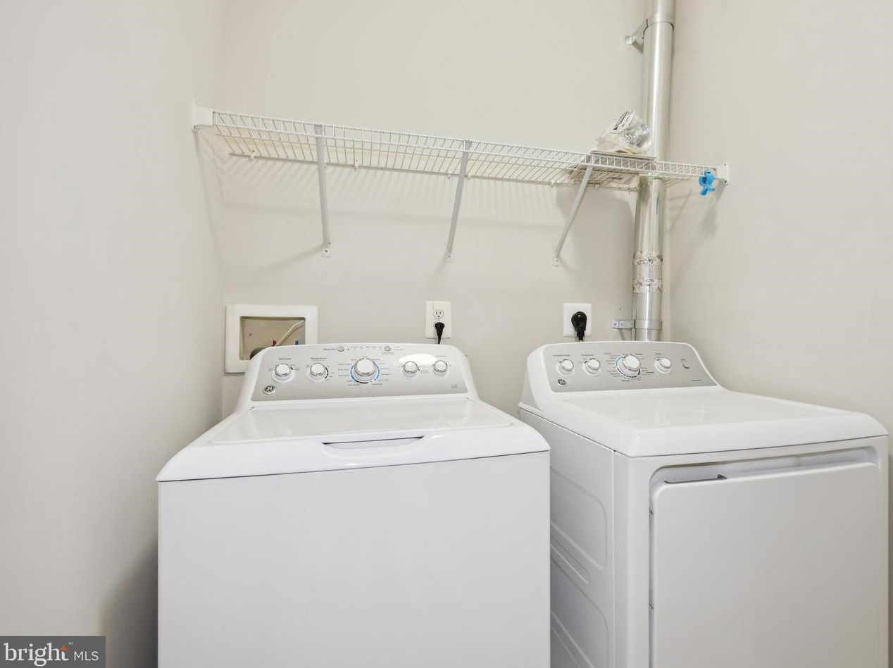 42489 Magellan Sq, Ashburn VA  20148-5609 exterior