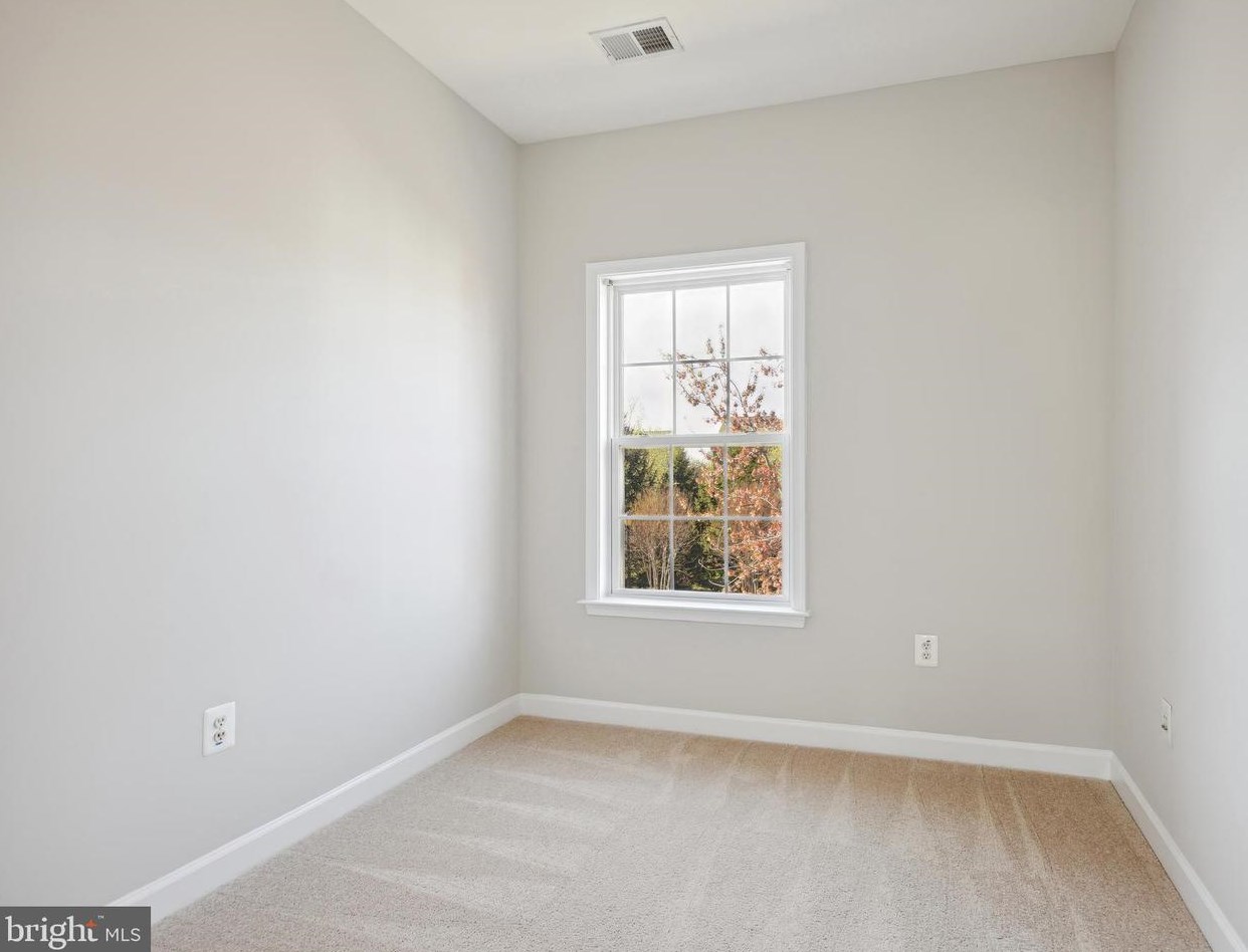 42489 Magellan Sq, Ashburn VA  20148-5609 exterior