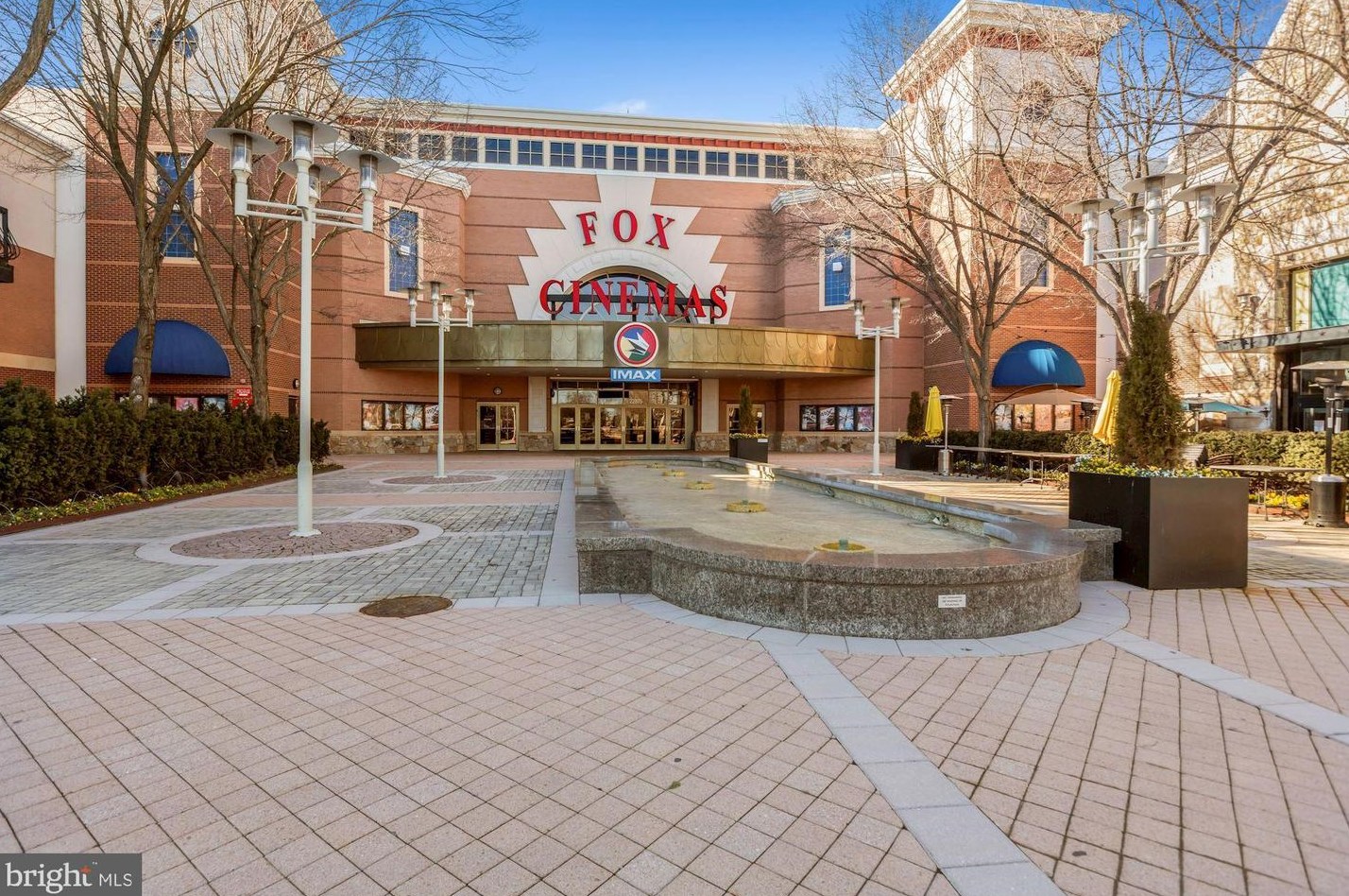 42489 Magellan Sq, Ashburn VA  20148-5609 exterior