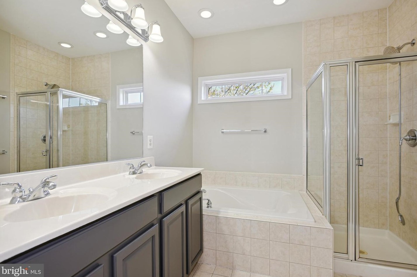 42489 Magellan Sq, Ashburn VA  20148-5609 exterior