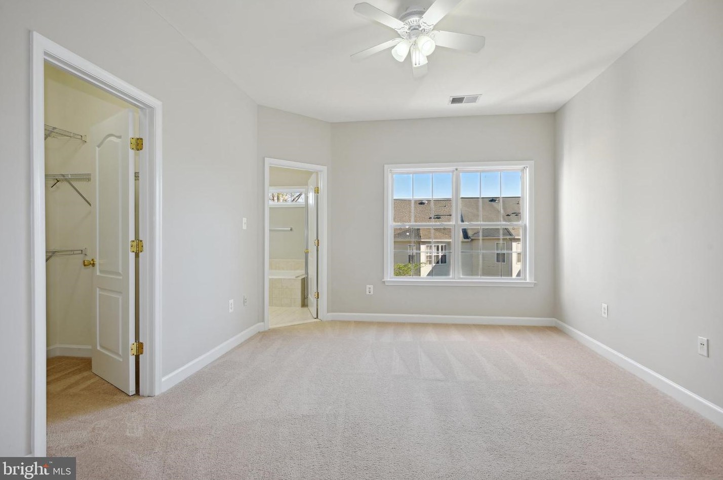 42489 Magellan Sq, Ashburn VA  20148-5609 exterior