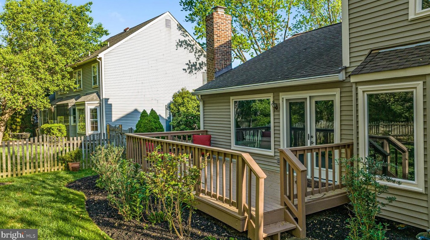 6 Crisswell Ct, Dulles VA exterior