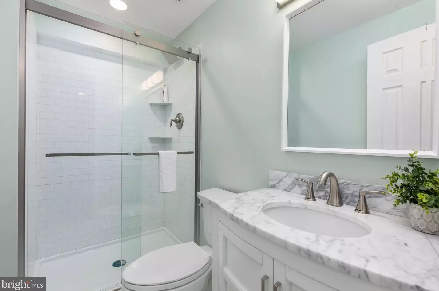 6 Crisswell Ct, Dulles VA exterior