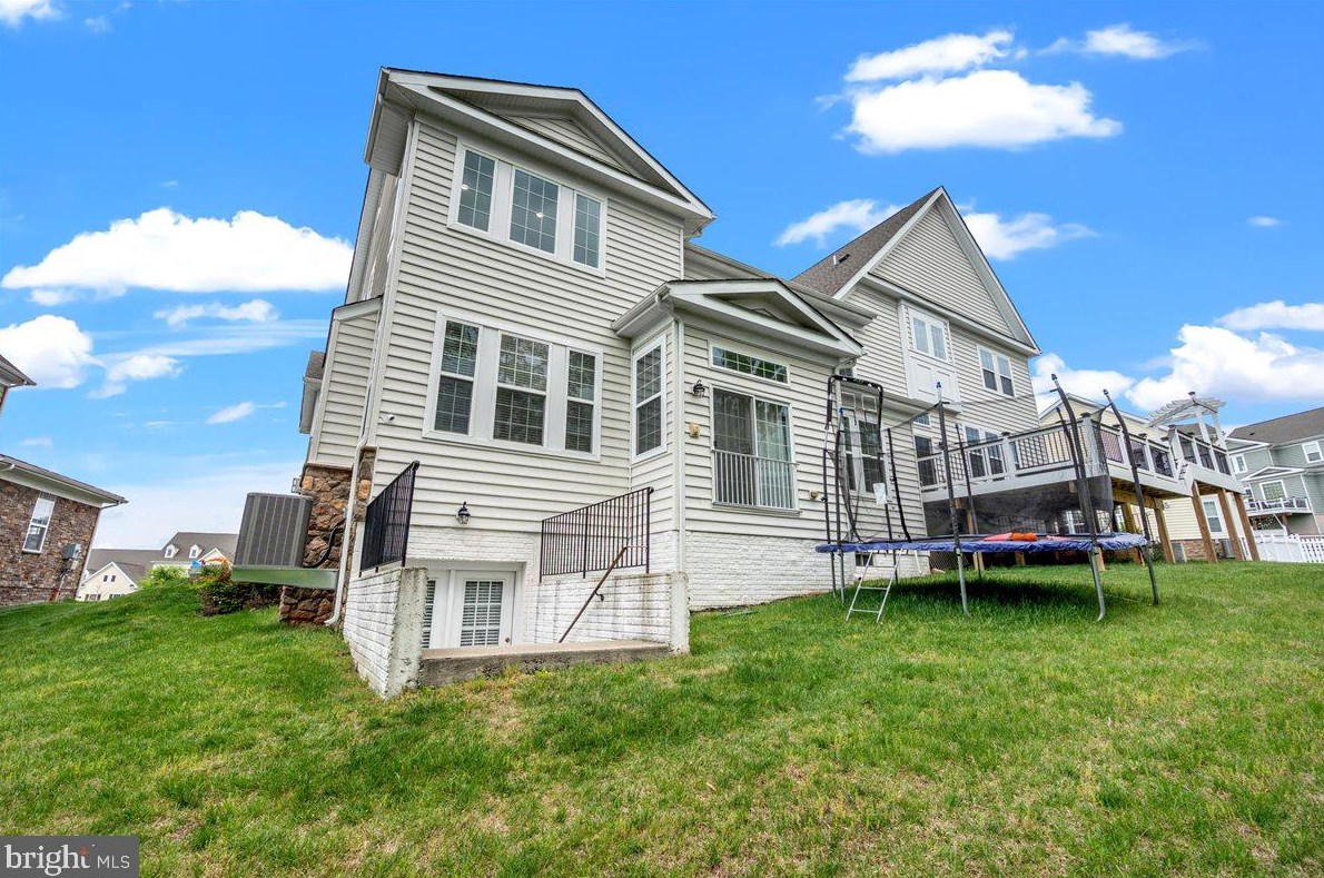 20874 Goose Preserve Dr, Ashburn VA  20148 exterior