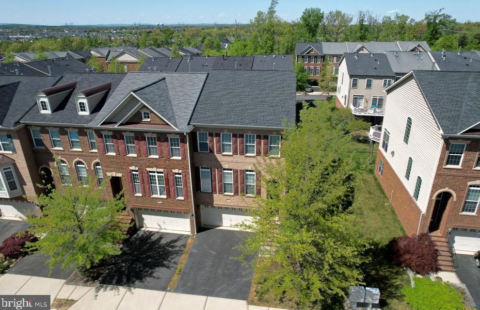 25546 Oak Medley Ter, Stone Ridge VA  20105-2665 exterior