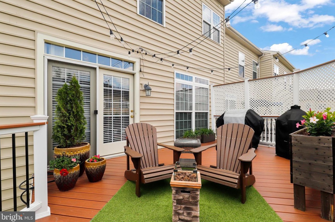 25546 Oak Medley Ter, Stone Ridge VA  20105-2665 exterior