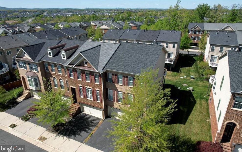 25546 Oak Medley Ter, Stone Ridge VA  20105-2665 exterior